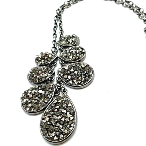 Charming Charlie Black Stone Bib Necklace On Black Gunmetal Chain - Picture 12 of 13